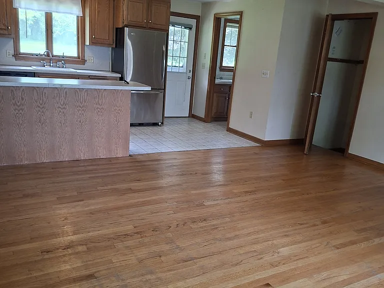 318 High Rd — Photo 3