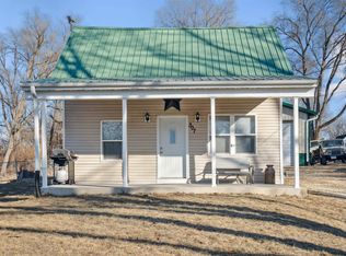307 Kirk St SE, Hopkinton, IA 52237