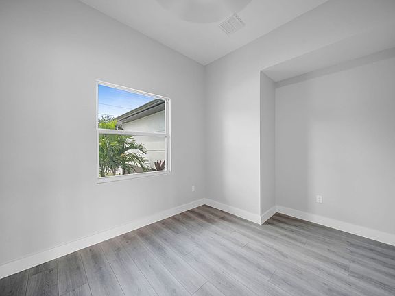 5th image of 3315 Andalusia Blvd