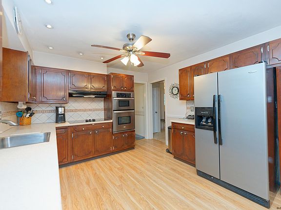 2nd image of 7 Wood Dale Dr