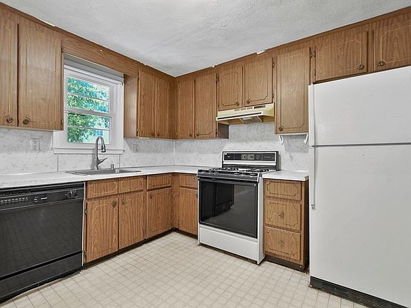 5th image of 10 Crowley Dr