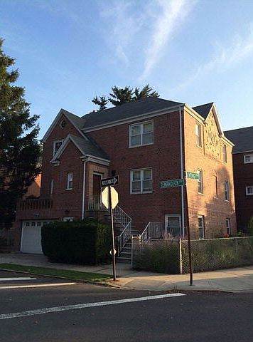 2nd image of 2025 Tenbroeck Ave