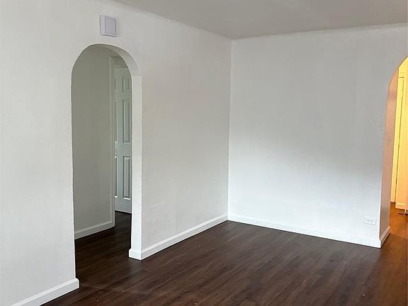 4th image of 1565 Xanthia Street