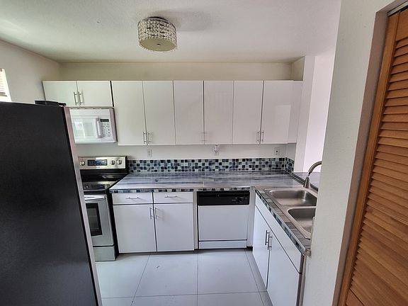 3rd image of 19502 SW 103rd Ct #19502