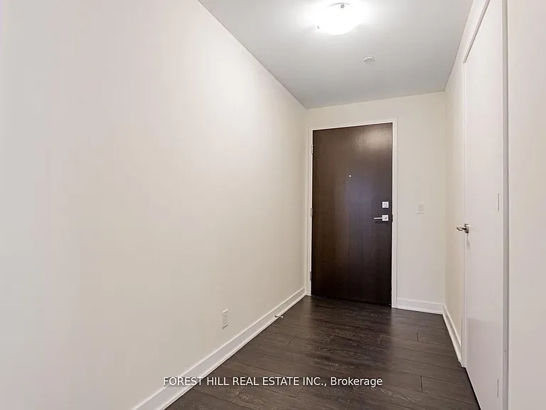 2221 Yonge St #5702 — Photo 4