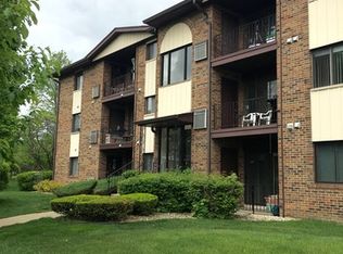 13935 Laramie Ave APT 211, Midlothian, IL 60445