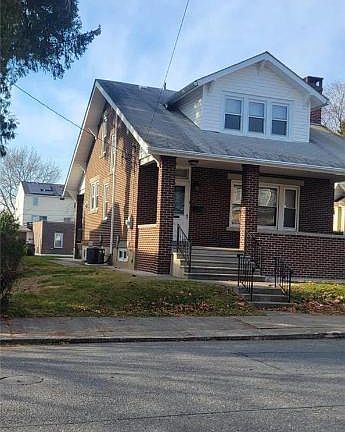 2nd image of 820 Club Ave