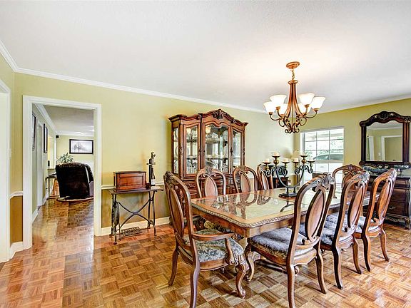 4th image of 2420 Gladys Ave