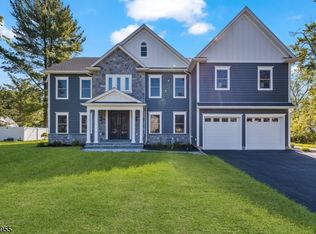 14 Leslie Ave, Florham Park, NJ 07932