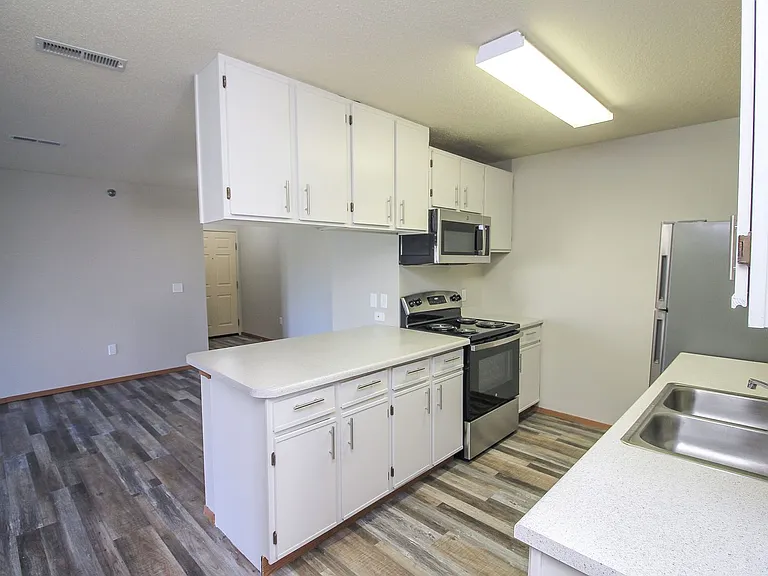 Pinehurst Apartments - New Leasing Incentives! — Photo 31