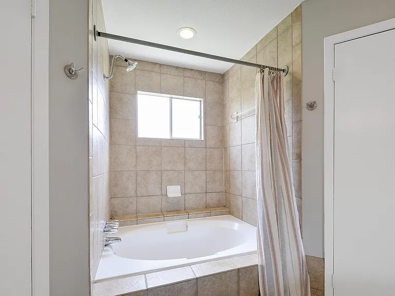 6307 Smith Oak Trl — Photo 18