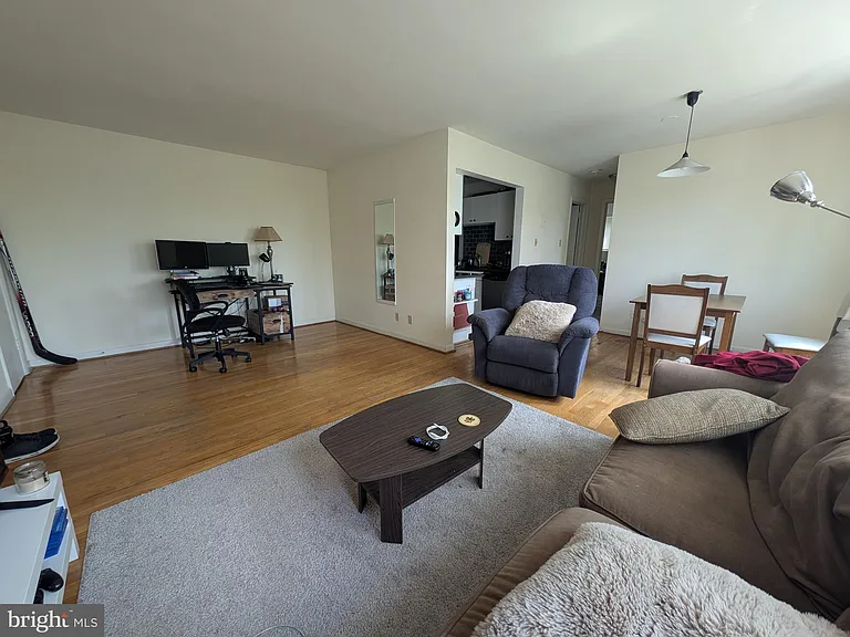 2059 N Woodstock St #306 — Photo 3