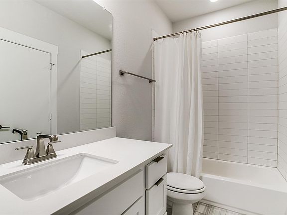 5th image of 621 N Tyler St #203