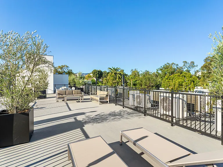 11620 Chenault St — Photo 5