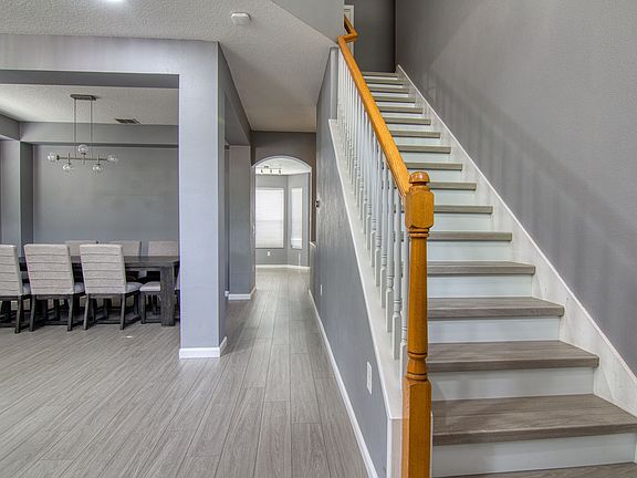 3rd image of 1719 Plantation Oak Dr