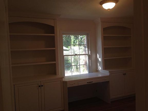 4th image of 517 E Acacia Dr