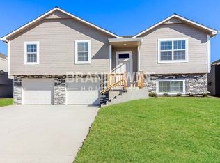 14325 Oakland Ct, Grandview, MO 64030