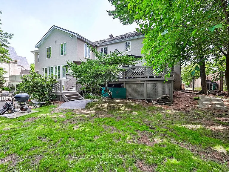 1430 Hurontario St #A — Photo 33