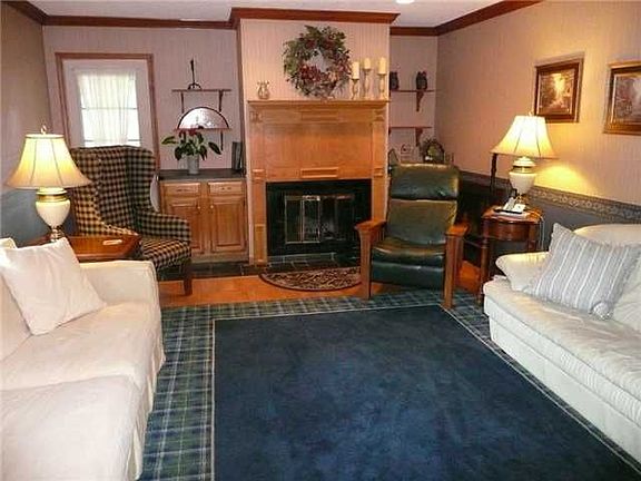 3rd image of 675 Kirkshire Dr