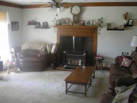 3rd image of 525 Woodglen Dr