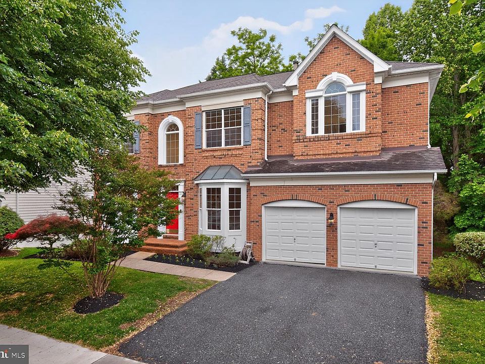 1st image of 404 Misty Knoll Dr