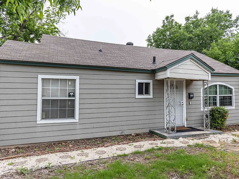 120 Nelson Ave — Photo 2