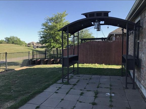 4th image of 1001 Golden Bear Ln