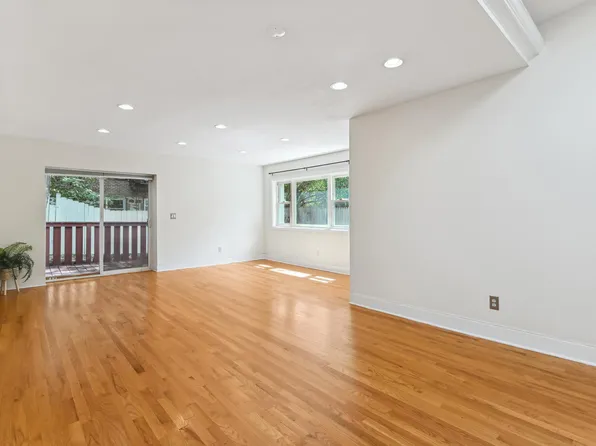 8 Carroll Place image 7 of 21