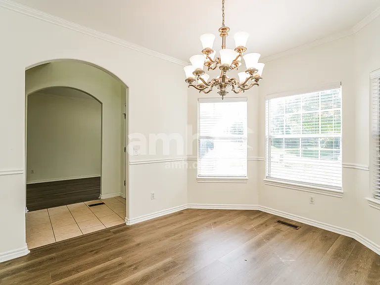 1436 W Plymouth St N — Photo 8