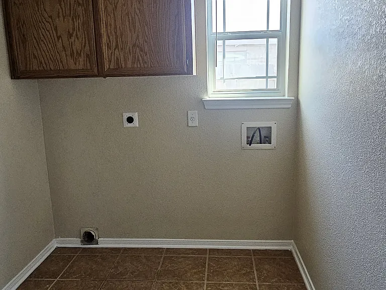 2415 Merle Dr — Photo 27
