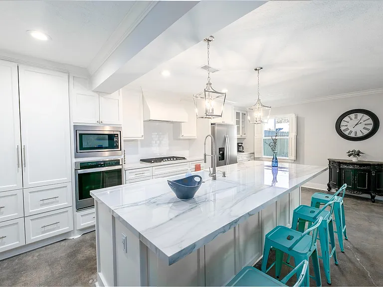 9330 Meadowbriar Ln — Photo 4