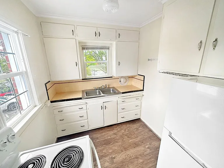 3124 Colby Ave — Photo 8
