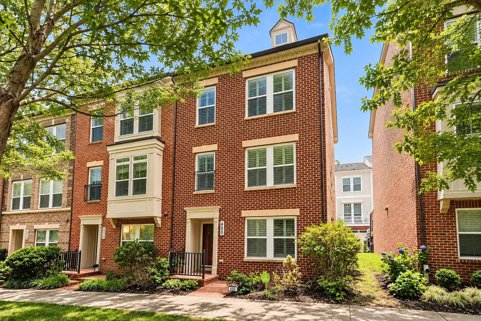 3 bed, 2300 sqft, $3,600 — Photo 1