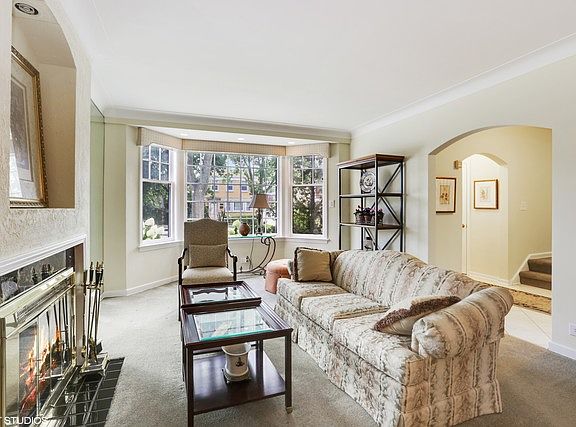 5th image of 2926 W Balmoral Ave