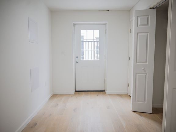4th image of 2718 Hamlin St NE #C