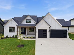 741 Azalea Ln, Versailles, KY 40383