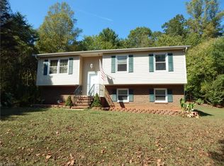 233 Cedar Knoll Dr, Mount Airy, NC 27030