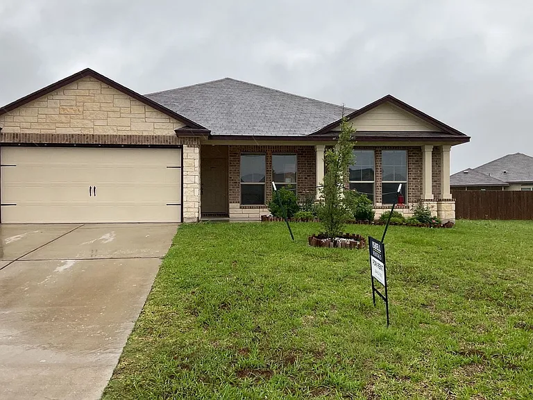 412 Saddleback Trl — Photo 2