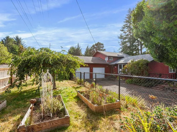 125 SW View Dr, Waldport, OR 97394