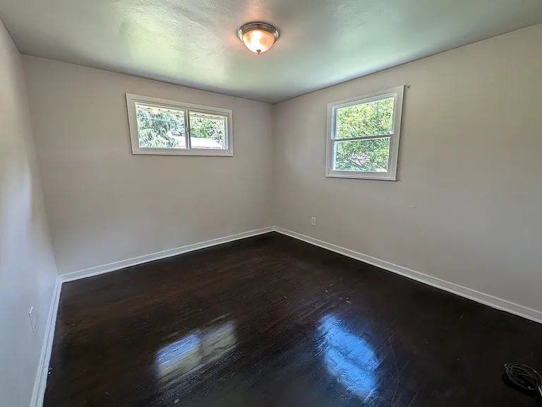 204 Bart Dr — Photo 4