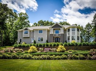 8 Willow St, Dover, MA 02030