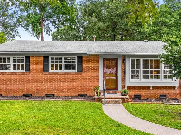 2711 Dumont Dr, Greensboro, NC 27403