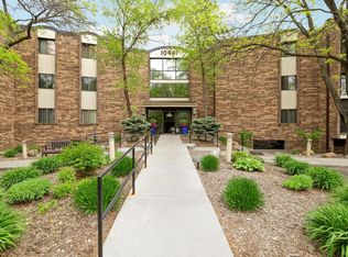 10441 Greenbrier Rd APT 311, Minnetonka, MN 55305