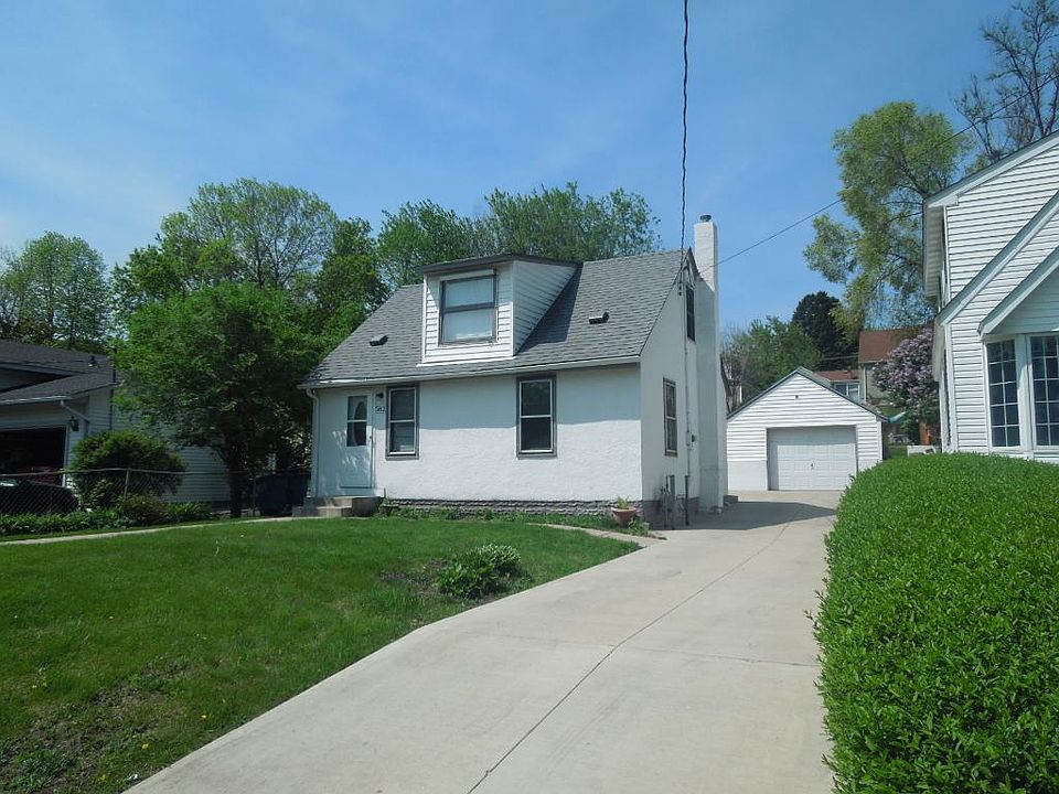 1st image of 582 Gentry Ave N