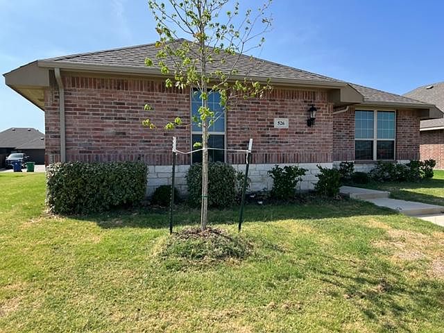 1st image of 526 Meadowlake Dr