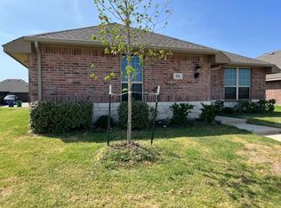 526 Meadowlake Dr, Waxahachie, TX 75165