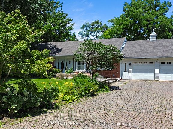 3rd image of 461 Temagami Cres