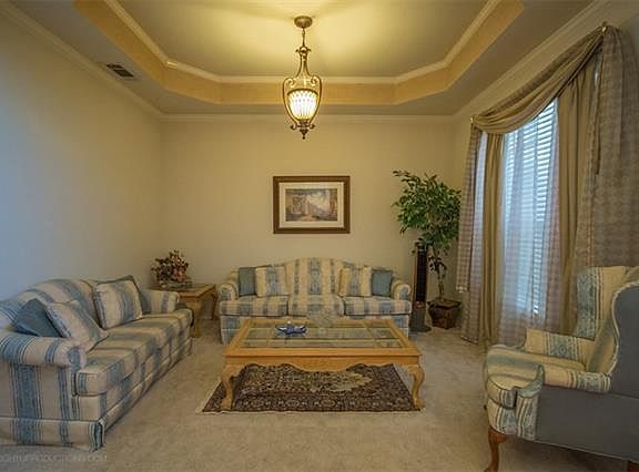 3rd image of 2110 Meredith Ln