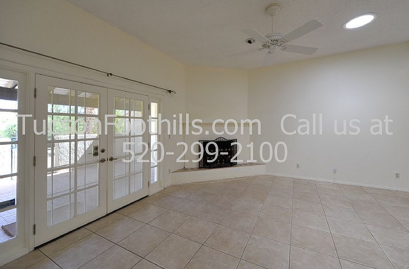 1st image of 880 W Safari Dr