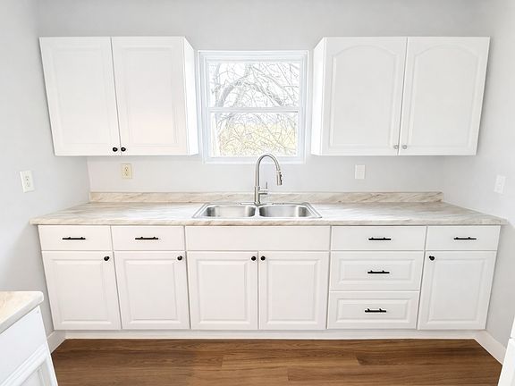 4th image of 3320 Glenway Ave #1